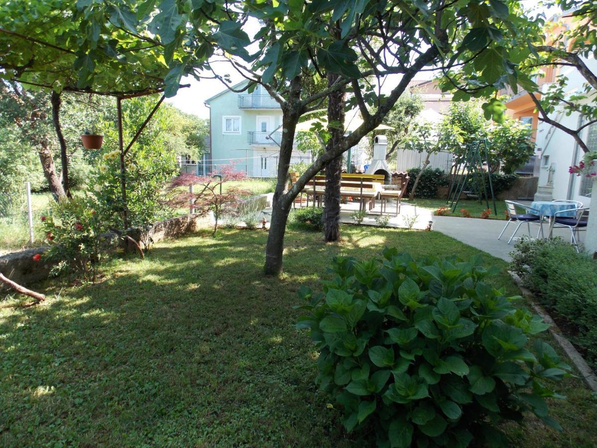 Apartments Cutic Malinska Exterior photo